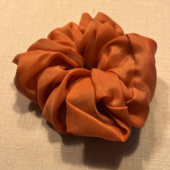 4 SCRUNCHIES TO YUR HAIR - Picture 3 of 5